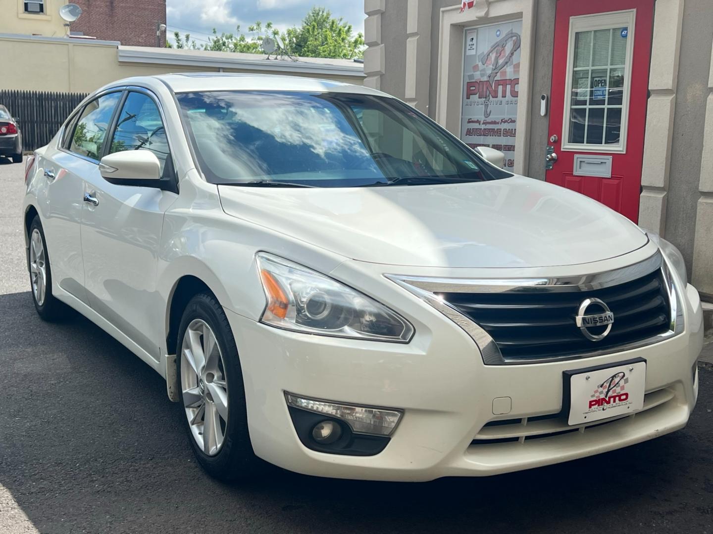 2013 White /Black Leather Nissan Altima 2.5S (1N4AL3AP5DC) with an 2.5L L4 DOHC 16V engine, located at 1018 Brunswick Ave, Trenton, NJ, 08638, (609) 989-0900, 40.240086, -74.748085 - Photo#0